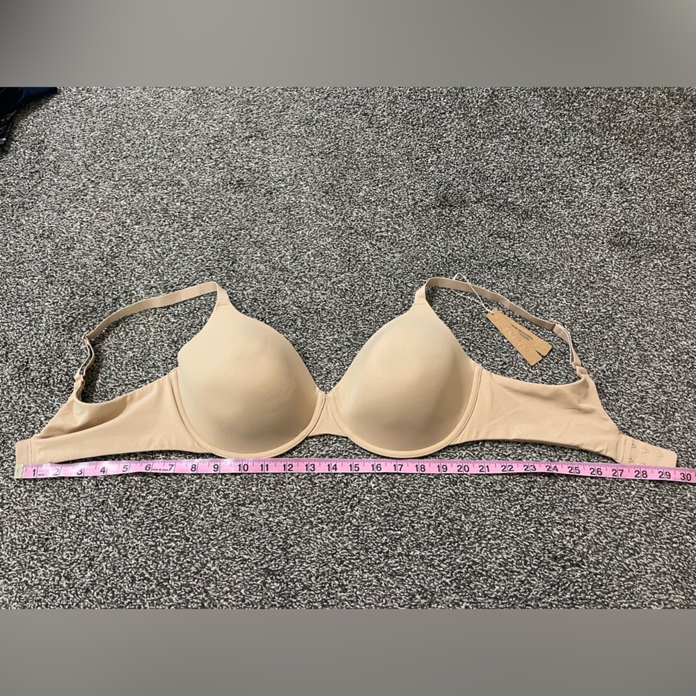 SKIMS fits everybody t-shirt Demi bra | Size 38D - Picture 5 of 5